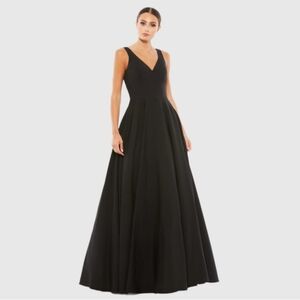 NWT Mac Duggal Black Classic Sleeveless A-Line Gown with Pockets Black 10 #8280